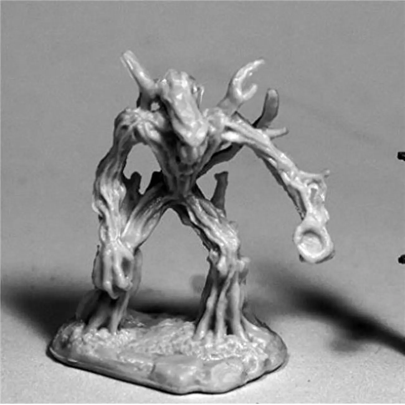 Reaper Miniatures REM77495 28 mm Dark Heaven Bones Saproling Warrior W3 Pack Collectible Statue for Miniature Games, Mint Condition, Collectibles