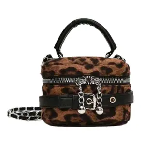 Leopard Print Mini Crossbody Bag, Cute Stylish Chain Coin Purse Mini Bag Accessories Shoulder Tote Bag Everyday Purse Wallets for Women Work Bags Perfect for Women'S Daily Outings and Parties