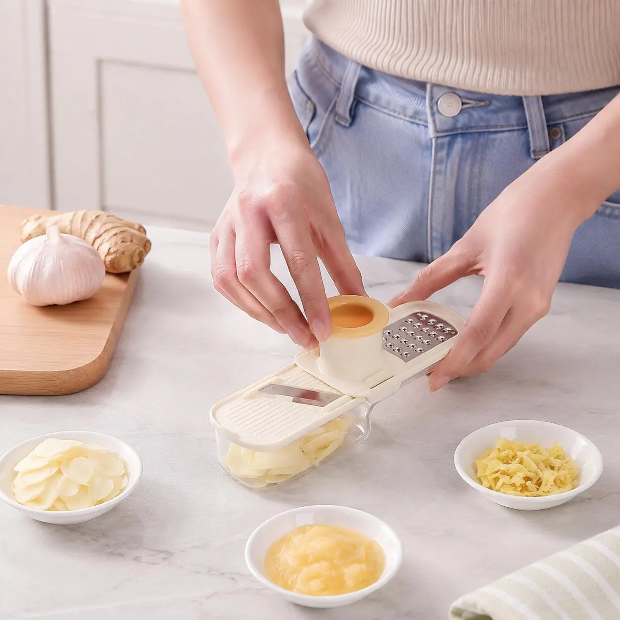 1 Piece 3-in-1 Multifunctional Food Grater with Hand Guard, Kitchen Cooking Prep Tool for Slicing, Shredding, Grinding Ginger and Garlic