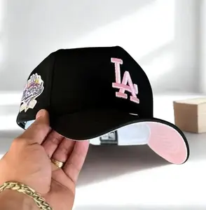 Black New Era 9FORTY Los Angeles Dodgers Curved Brim Baseball Hat, Red Embroidered LA Logo & Pink Undervisor, MLB Streetwear Cap, Limited Edition 2026 Urban Streetwear Gorra premium, moda urbana para hombres y mujeres