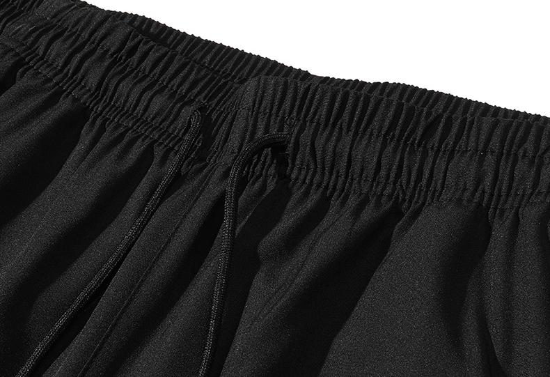 Men’s casual three-quarter pants made from solid-color fabric, available in multiple colors. Loose and comfortable, American retro and Japanese-style design with an elastic waistband and drawstring. Suitable for spring and summer outfits—a versatile, fash