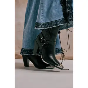 AZALEA WANG GOODMAN BLACK CHUNKY WESTERN HARDWARE PU BOOTIE