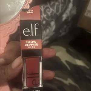 Product Review of Glow Reviver Lip Oil from P**s D**e