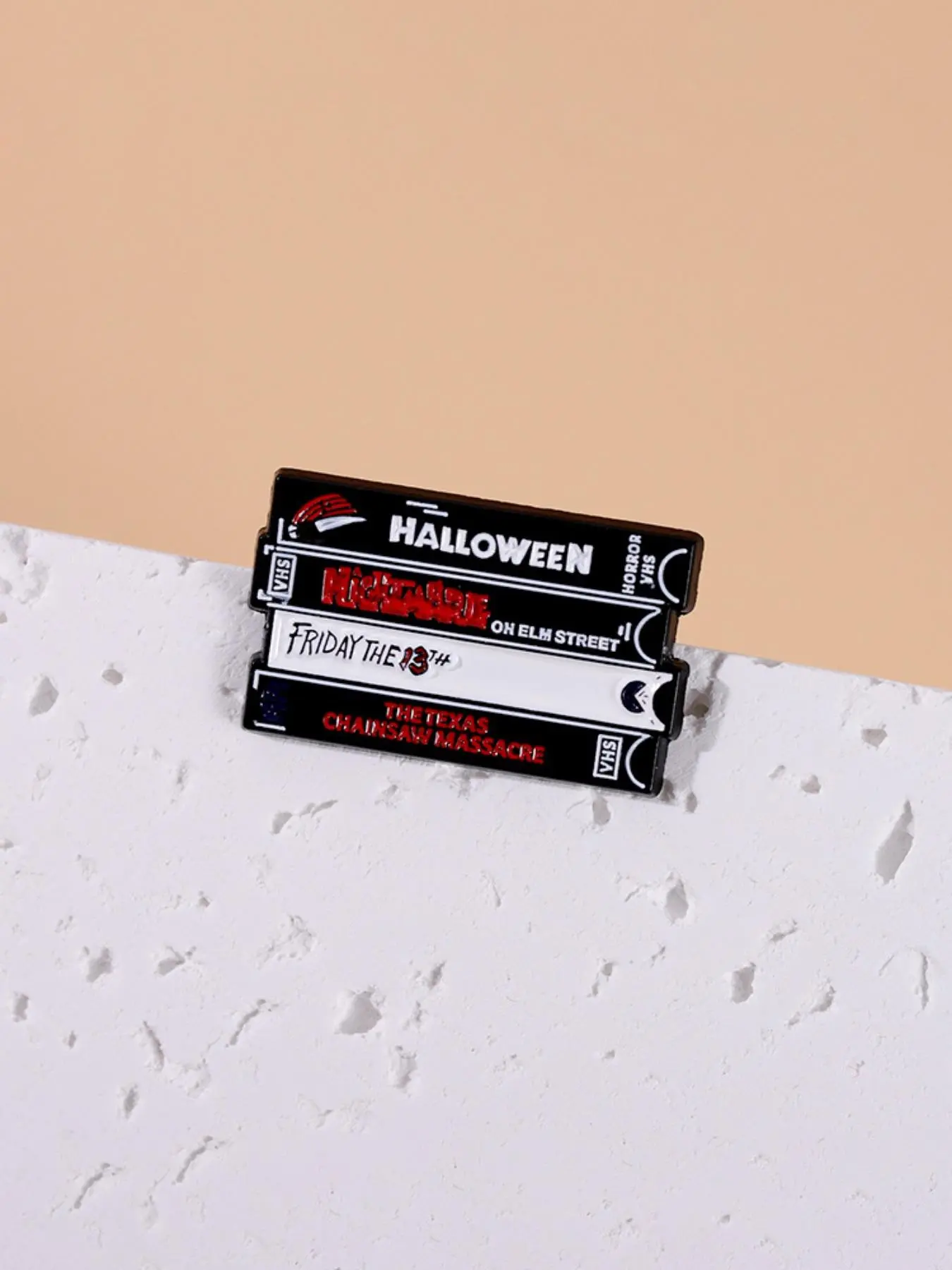 Halloween Themed Vintage Cassette Tape Design Brooch, Punk Gothic Terror Metal Brooch, Lapel Badge, Fashion Accessories for Men & Women, Brooch Pins, Brooch Clip, Alloy Brooch Pin