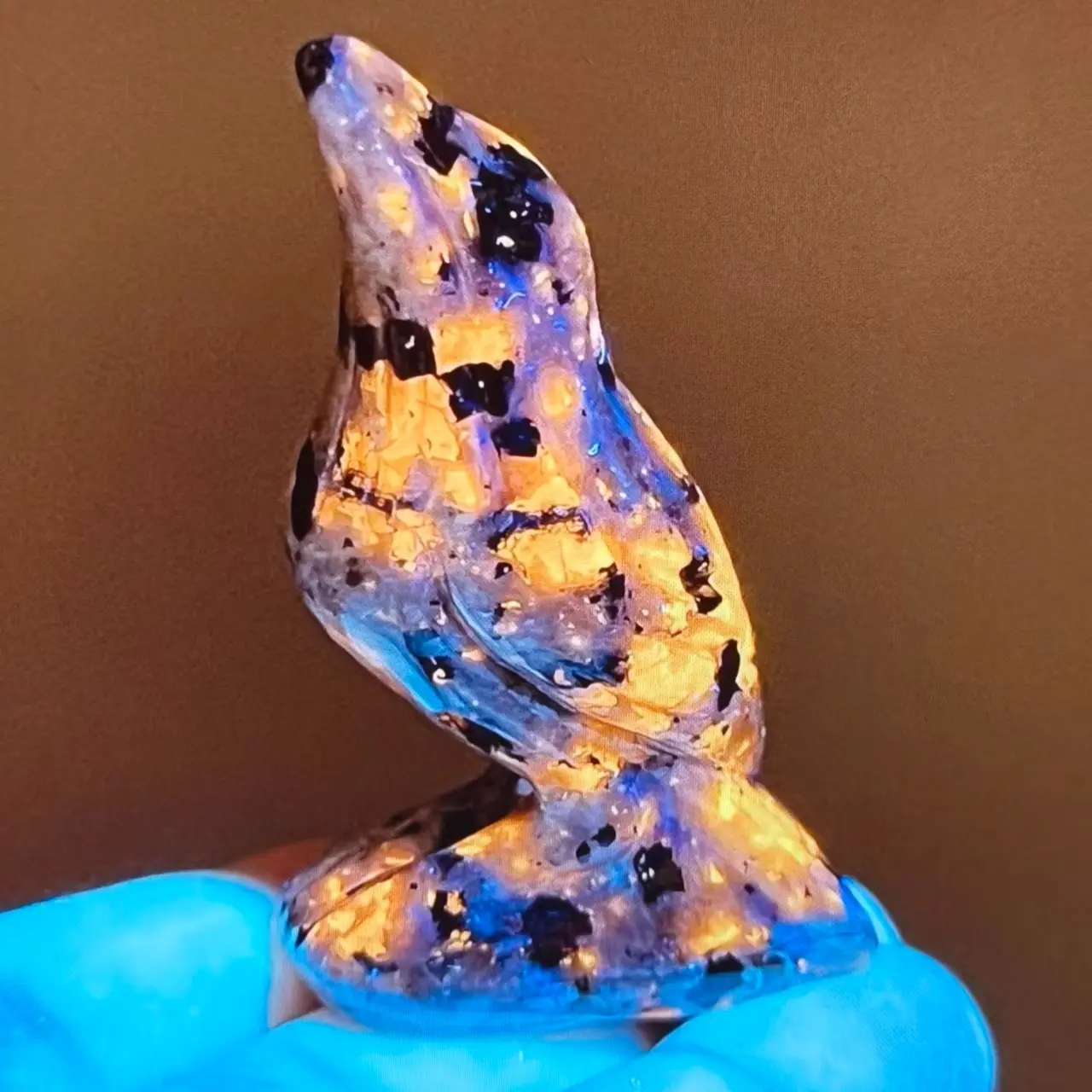 Natural Yooperlite Raven Carving - UV Fluorescent Crystal, Witch Altar Healing Decor, Jewelry Accessories Gift