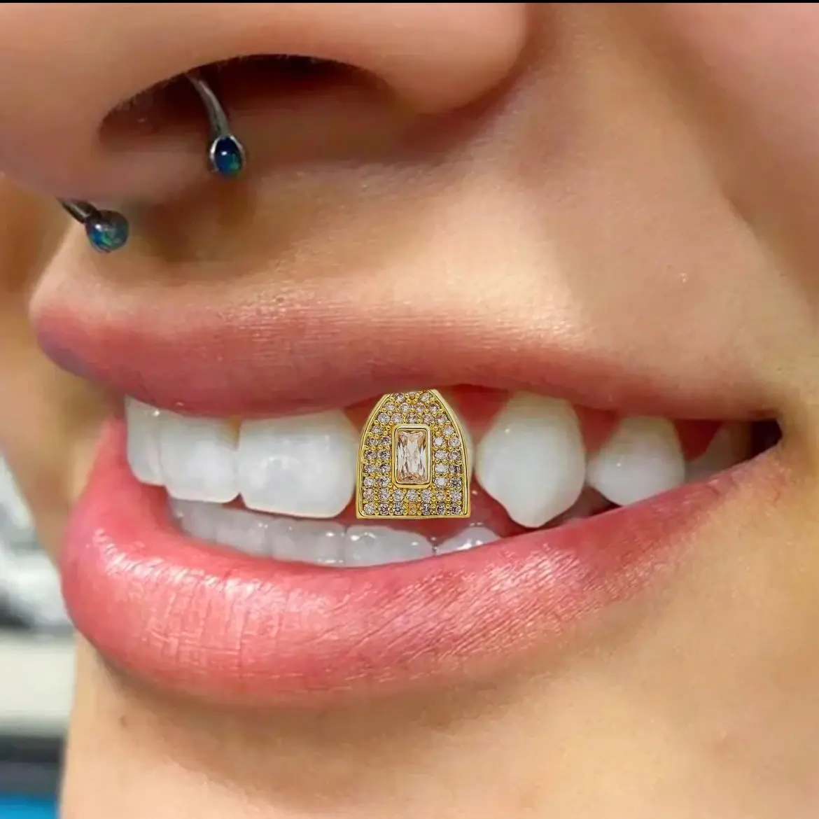 Fashion Iced Out CZ Stone Single Fangs Teeth Grillz For Women Men Hip Hop Zircon Tooth Caps Jewelry Cosplay Gift