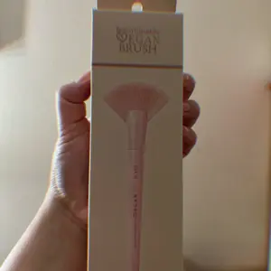 make up brush