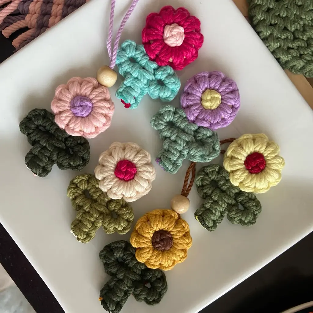 [NEW] Handmade Sunflower Keychain, Macrame Sunflower Bag Charm, Cute Floral Keyring
