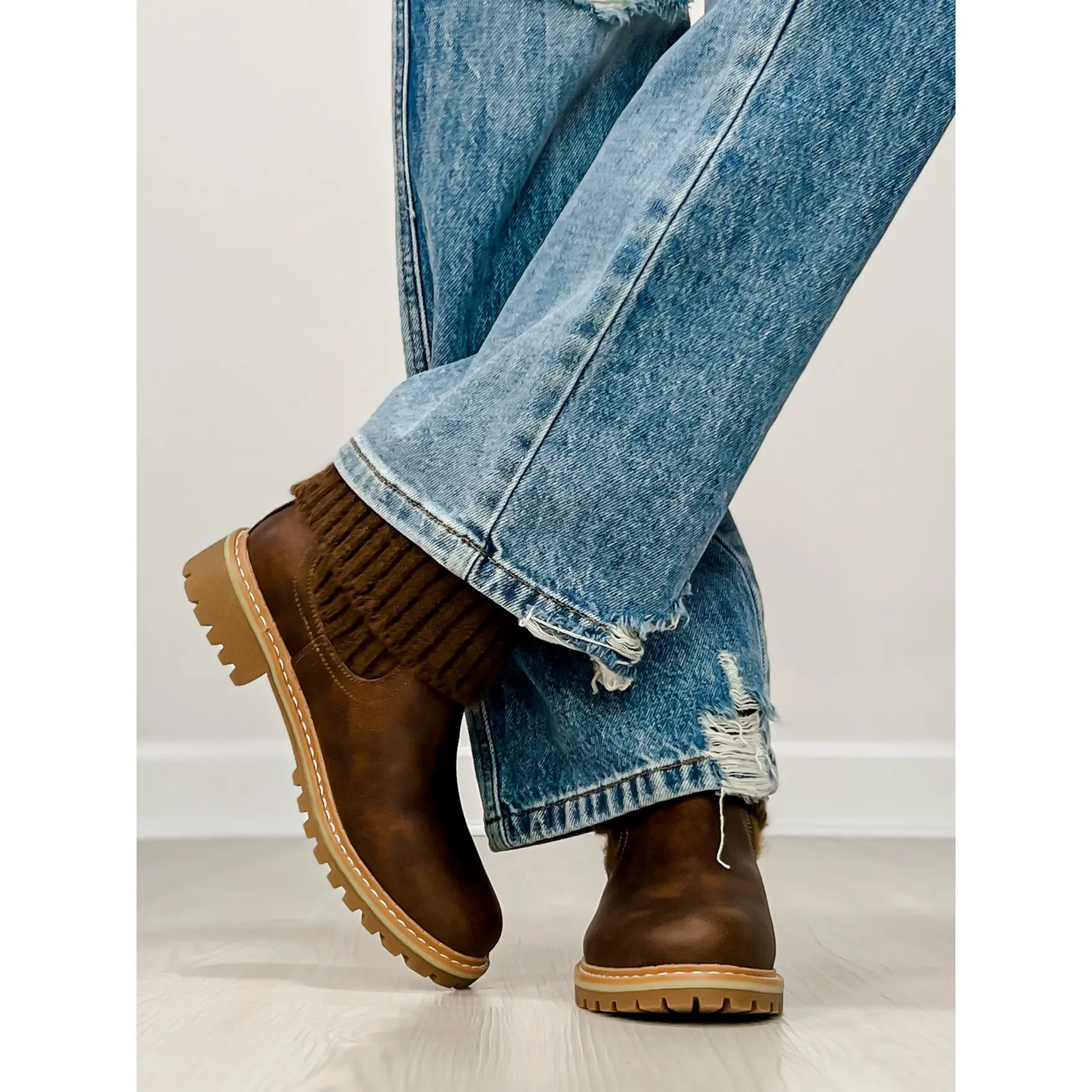 Corkys Quiver Boots in BROWN OILED