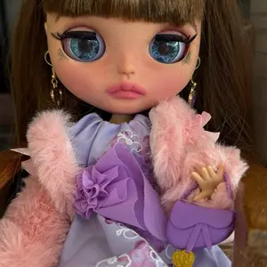 Daisydhey Blythe Doll with Long Brown Hair and Elegant White Dress Featuring Stylish Accessories and Detailed Features