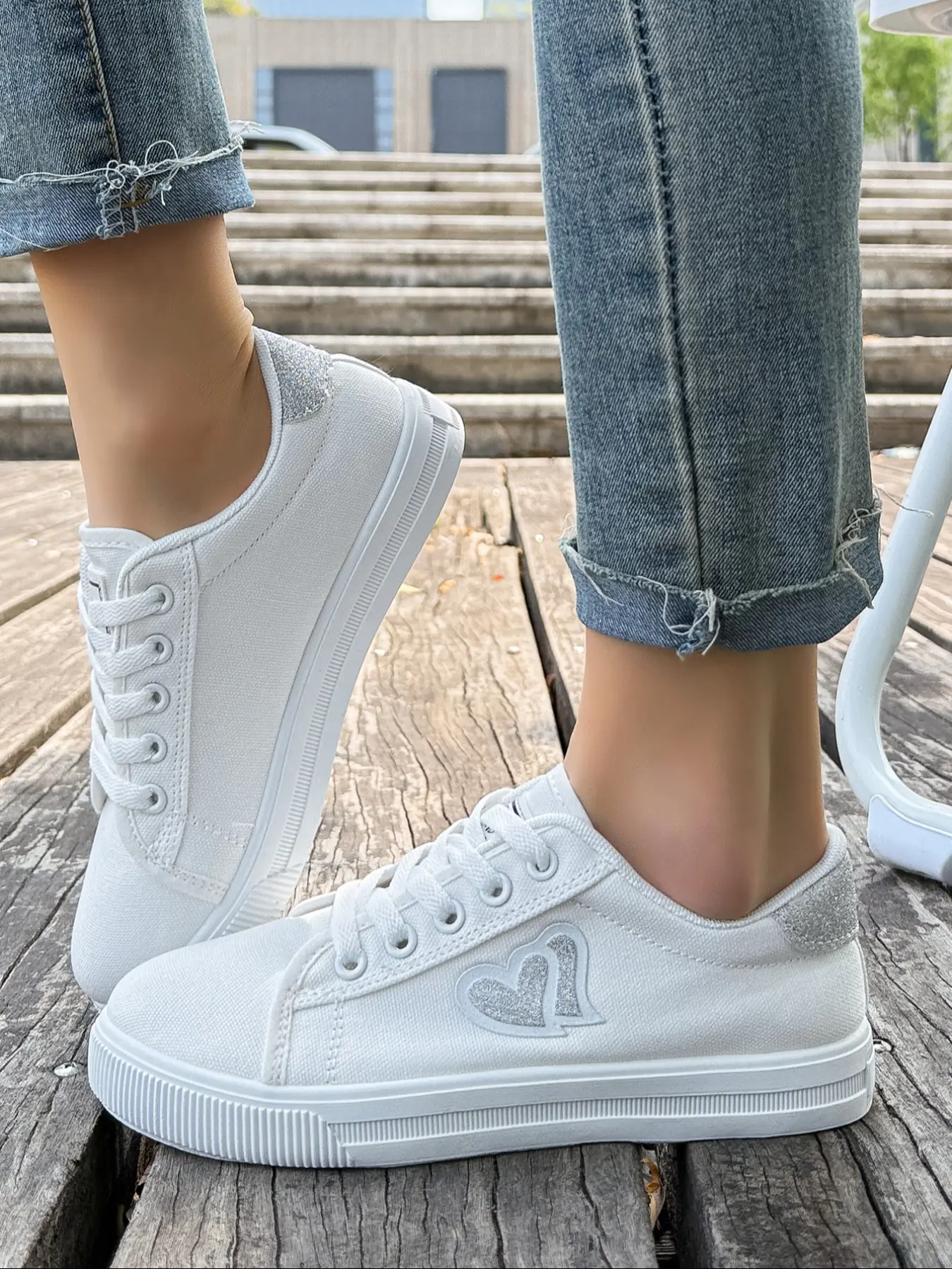 1 pair of fashionable round toe flat casual board shoes, lace up casual sports shoes white, black, blue