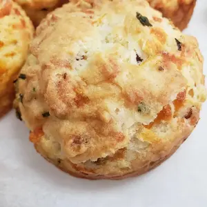 Sausage & Cheddar Biscuits 4-Pk - Gluten Free
