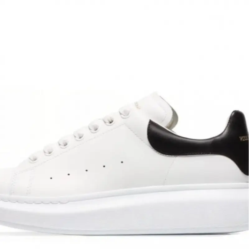 2026 Trendy, comfortable casual sports shoes, fashionable couple shoes, men's and women's white sneakers, height-increasing, wear-resistant sneakers, running shoes 2026 Trendy, comfortable casual sports shoes, fashionable couple shoes, men's and women's white sneakers, height-increasing, wear-resistant sneakers, running shoes