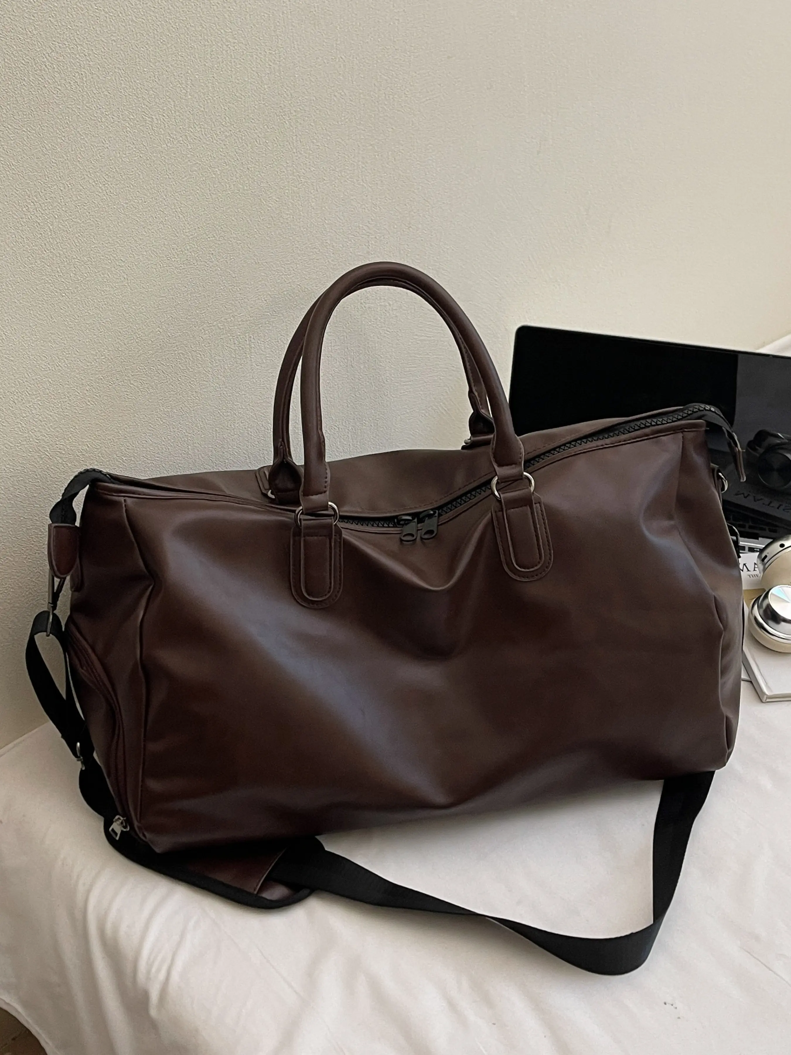 Unisex PU Leather Travel Organizer Bag with Shoe Compartment, Large Capacity Handbag Shoulder Crossbody Bag, Adjustable Strap Design, Travel Duffle Bag