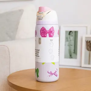 [On Sale] Owala "Girlhood" 32oz Free Sip UO Exclusive Pink Bows in Hand-2026 Gift