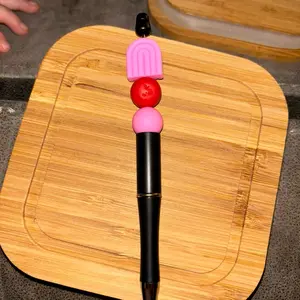Rainbow pen (color varies)