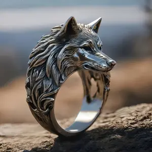 Bold Wolf Head Ring for Men - Retro Hip-Hop Style, Perfect for Birthdays, Anniversaries & Special Occasions