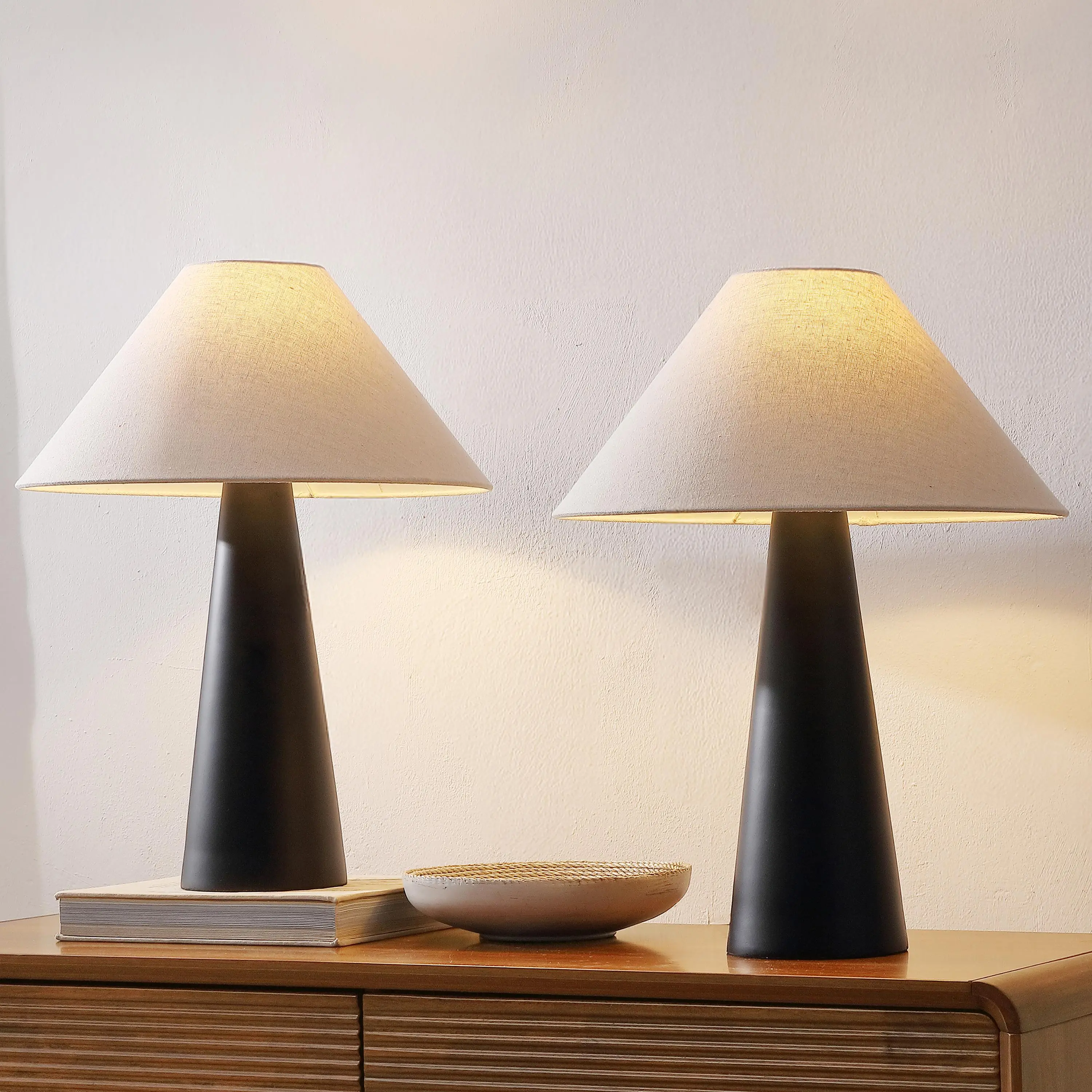 JONATHAN Y Harrison Modern Resin Table Lamp 22.5", Matte Black, Set of 2 | Contemporary Sculptural Tapered Cone, Off White Empire Shade, Rotary Switch, LED Bulbs Included