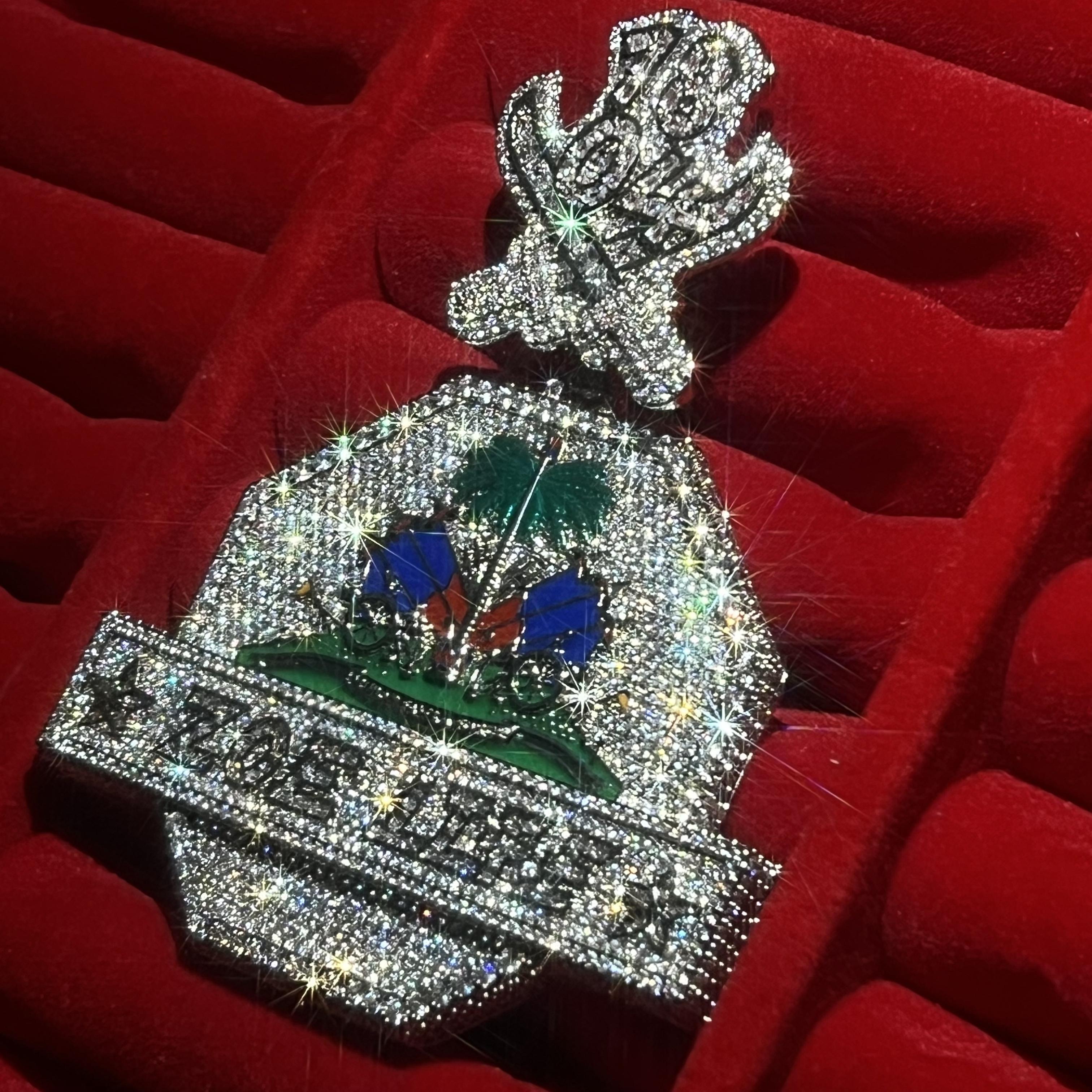 Personalized customized Hawaiian coconut tree pendant, chilled cool pendant, luxurious cartoon medal, hip-hop street culture trend wearing accessory, Father's Day gift, commemorative day gift