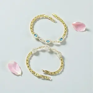 Pulseras elegantes doradas con zc color disponibles azul y clear. Medida 7.5 pulgadas