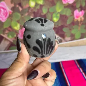 Salero Relieve (Cielito Lindo) color negro Sets.