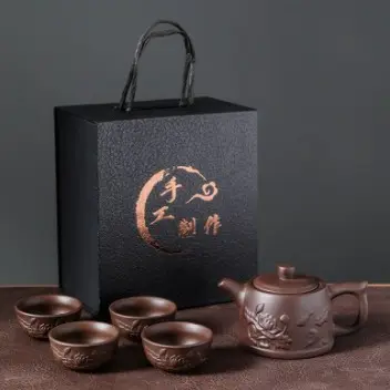 The Fragrance of Lotuses Drifts on the Breeze