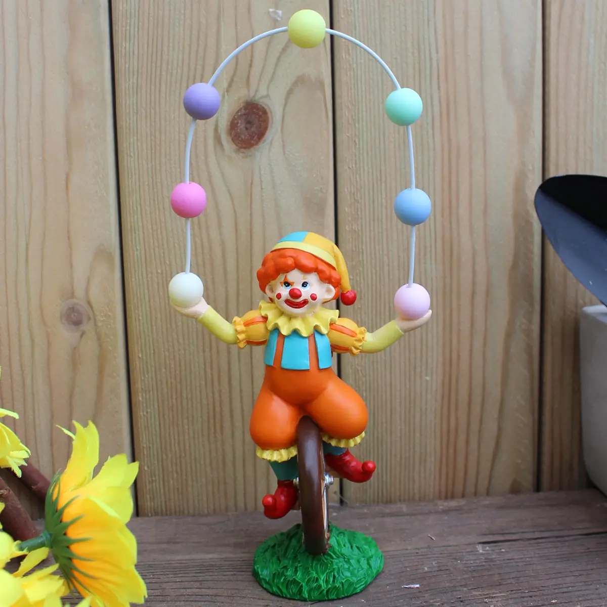 Acrobatic Clown Resin Statue Figurine, Riding Unicycle, Holding Colorful Beads, Decorative Tabletop Ornament, Christmas Party Decoration