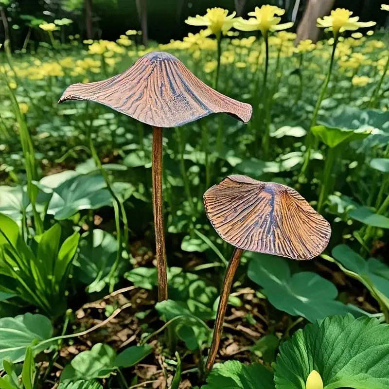 Mushroom Shaped Garden Decoration, Rustic Metal Decorative Garden Stakes, Garden Decoration for Home Garden Farm, Grassland and Patio, Outdoor