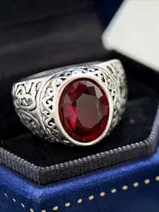 Retro Hollowed Out Carved Red Synthetic Cubic Zirconia Ring, Elegant Fashion Rings, Silvery Niche Unisex Style, Versatile Handmade Gift for Men and Women in Daily Life