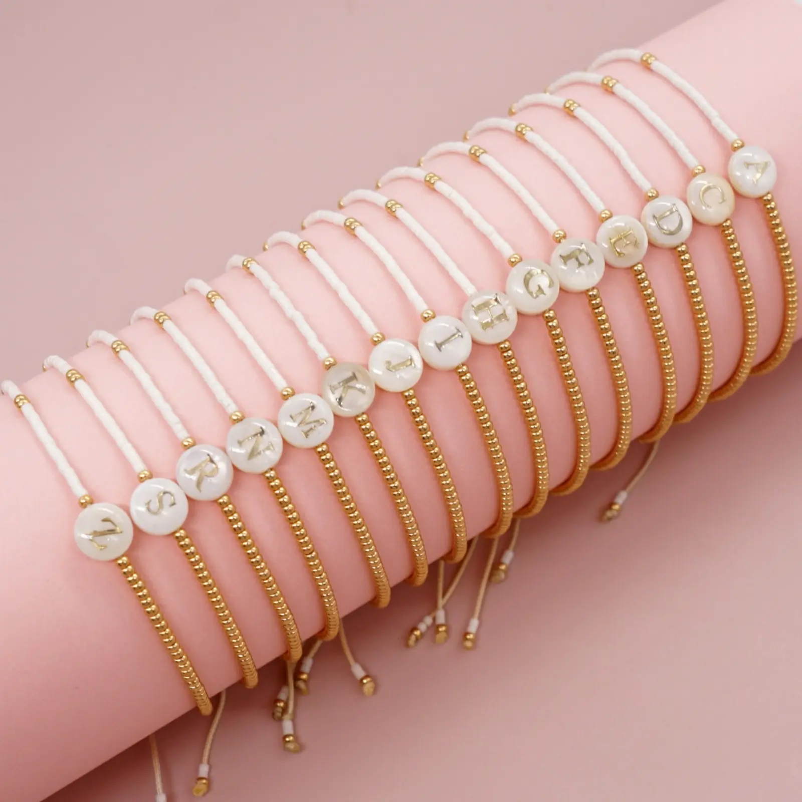 Natural Shell Letter Link Armband Sports Wristband, Minimalist Hand-Woven Seed Bead Jewelry for Daily Sports, Letter Link Bracelet, Armband Sports Wristbands, Beads, Jewelry Gift For Daily Sports