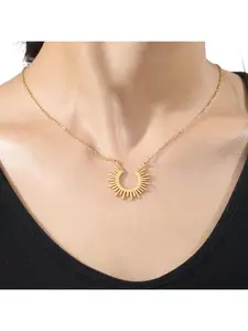 Hot-selling European and American style simple sunflower 18K titanium steel women's necklace, a popular export stainless steel jewelry item