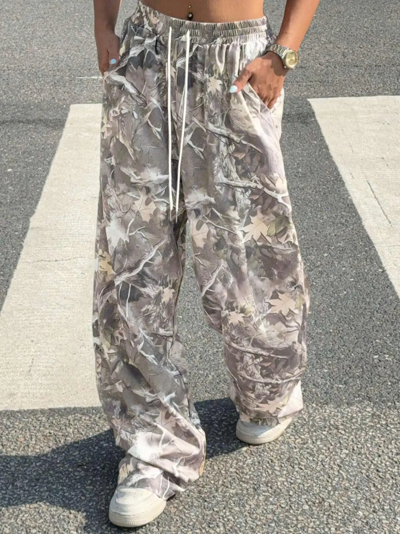 Women's Camo Print Camouflage Tie Side Drawstring Knit Sweatpants, Casual Comfy Loose Wide Leg Trousers for Daily Wear, Ladies Bottoms for All Seasons