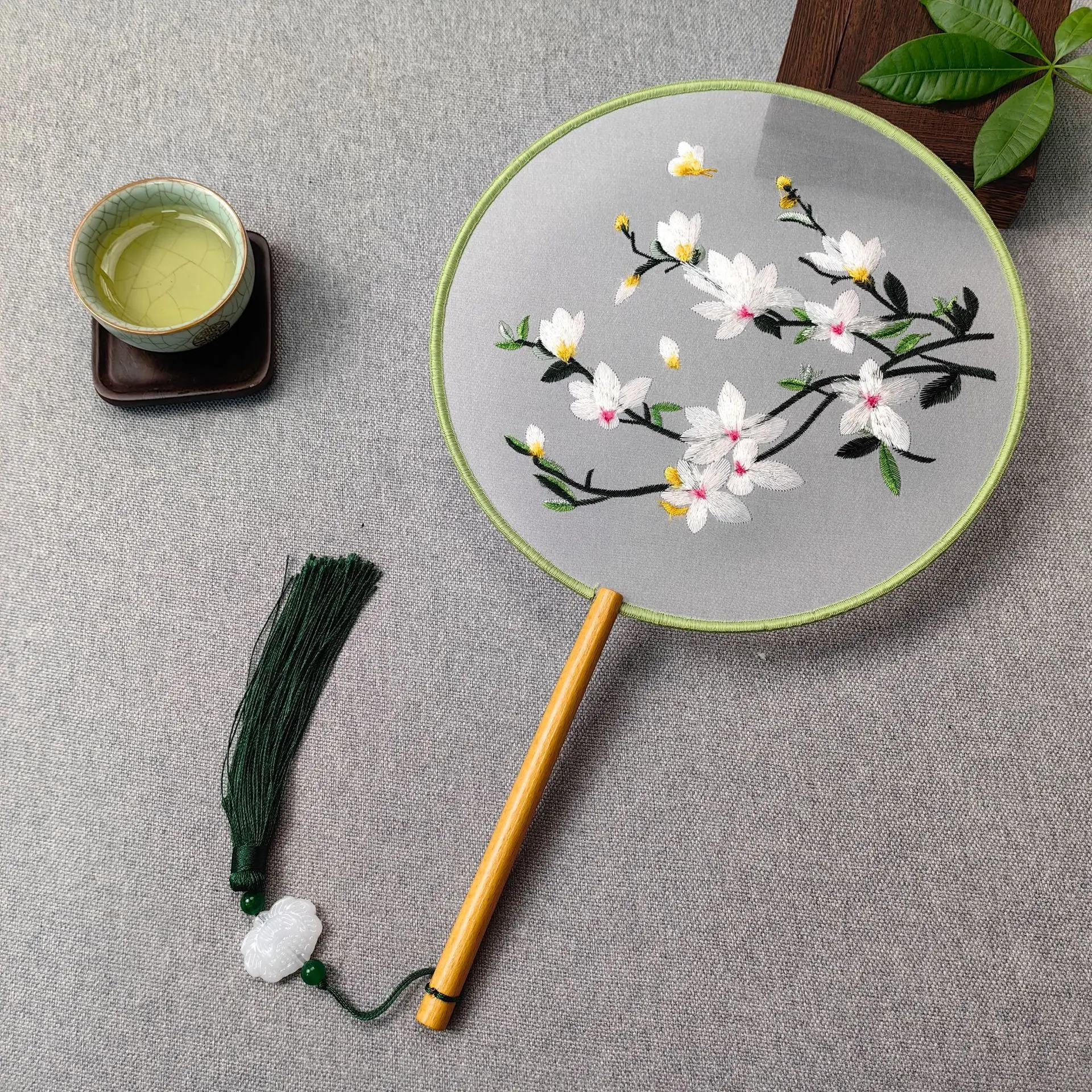 Double-sided embroidery - pure and elegant