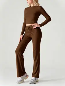Women's autumn/winter solid color slim-fit sportswear set. Comfortable and stylish design, suitable for yoga, fitness, and everyday wear.