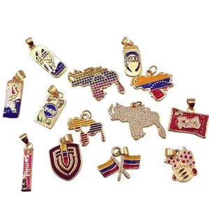 Pendant 14-karat gold-plated Charms Venezuelan-themed, handmade, makes a perfect gift. A pendant, a gift for Venezuelans, a heartwarming amulet - dije para cadena, dije para regalo, dije de venezuela, mapa de venezuela, recuerdos de venezuela
