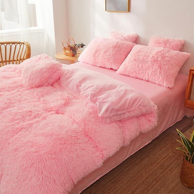 Classic Winter Plush Faux Fur Duvet Cover Set, 4 Pieces (1 Duvet Cover + 1 Heart Pillow + 2 Pillow Shams), Super Soft & Snuggly