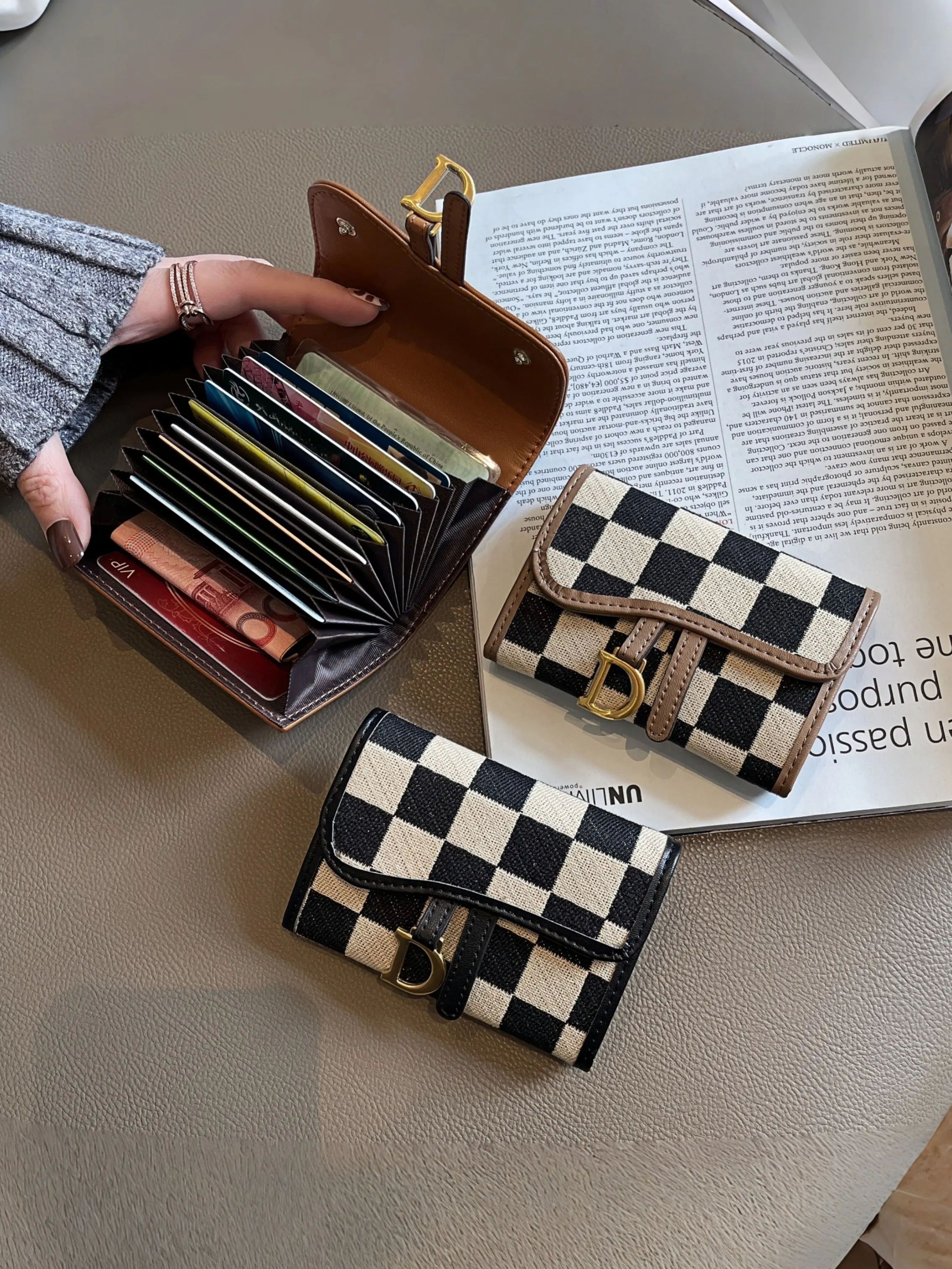 Checkerboard Pattern D Letter Design Card Holder, Elegant Short Credit Card Wallet for Women & Girls, Trendy All-match & Exquisite Card Holder for Birthday Gift, Credit Card Organizer, Fashionable Card Holder, Credit Cards Holder
