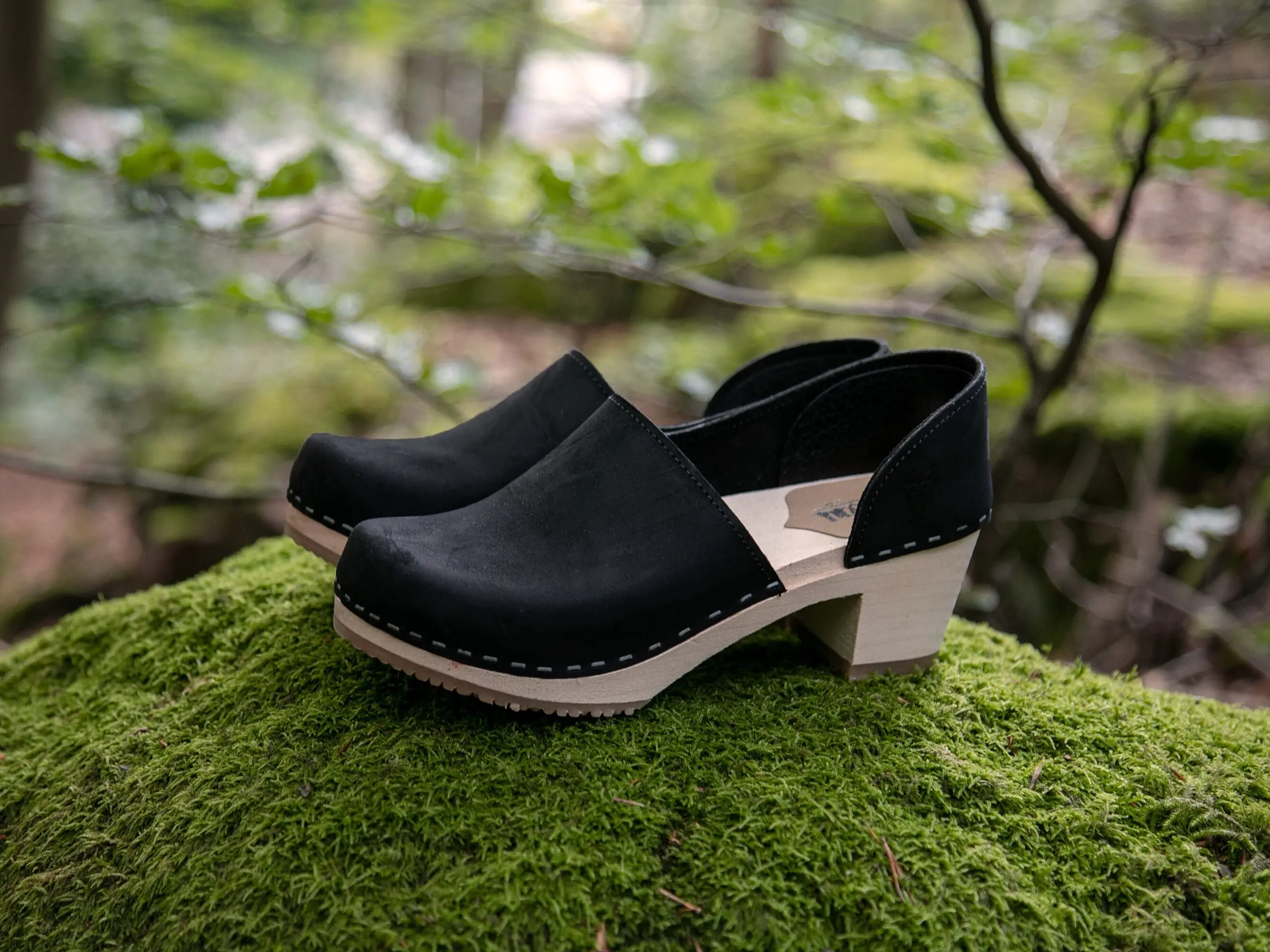 Black Closed Back Clogs for Women / High Wooden Heel / Nubuck Leather / Swedish / Brett
