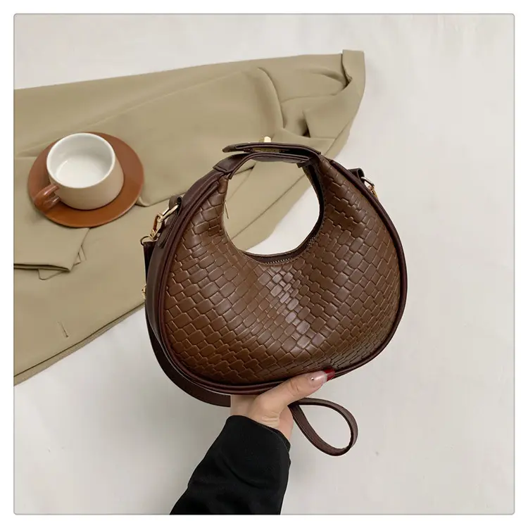 Autumn and winter new women's bag retro woven handbag texture armpit bag fashionable single shoulder crescent bag crossbody bag