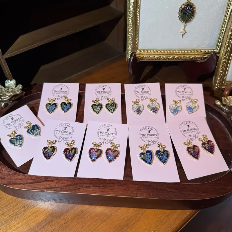Small heart earring claim on live