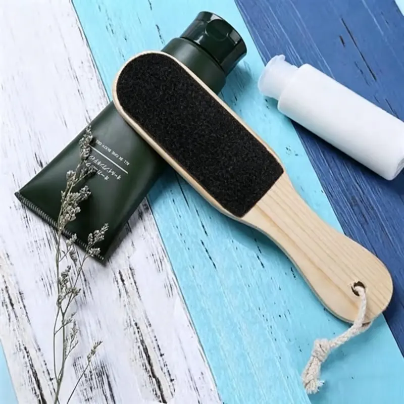1 double-sided wooden foot file with wooden handle, suitable for home foot care, can easily remove calluses. The product design adopts a circular arc shape, making operation smoother and usage safer.