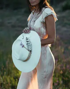 MAGNET HAT FEATHERS