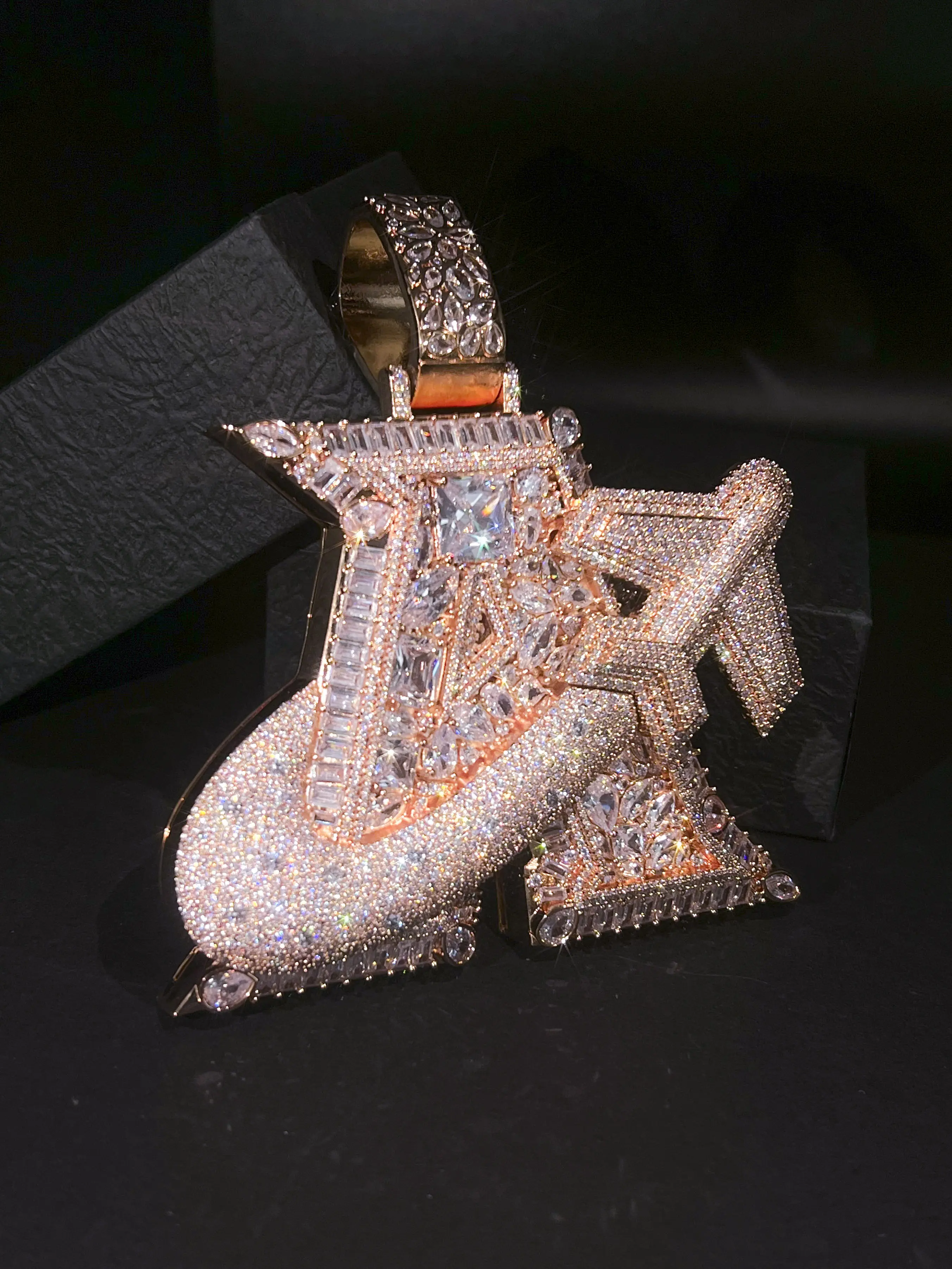 Hip-hop perfect airplane big A custom iced-out pendant, trendy glory mosaic diamond-studded pendant, thick and textured hip-hop pendant, personalized gift accessory