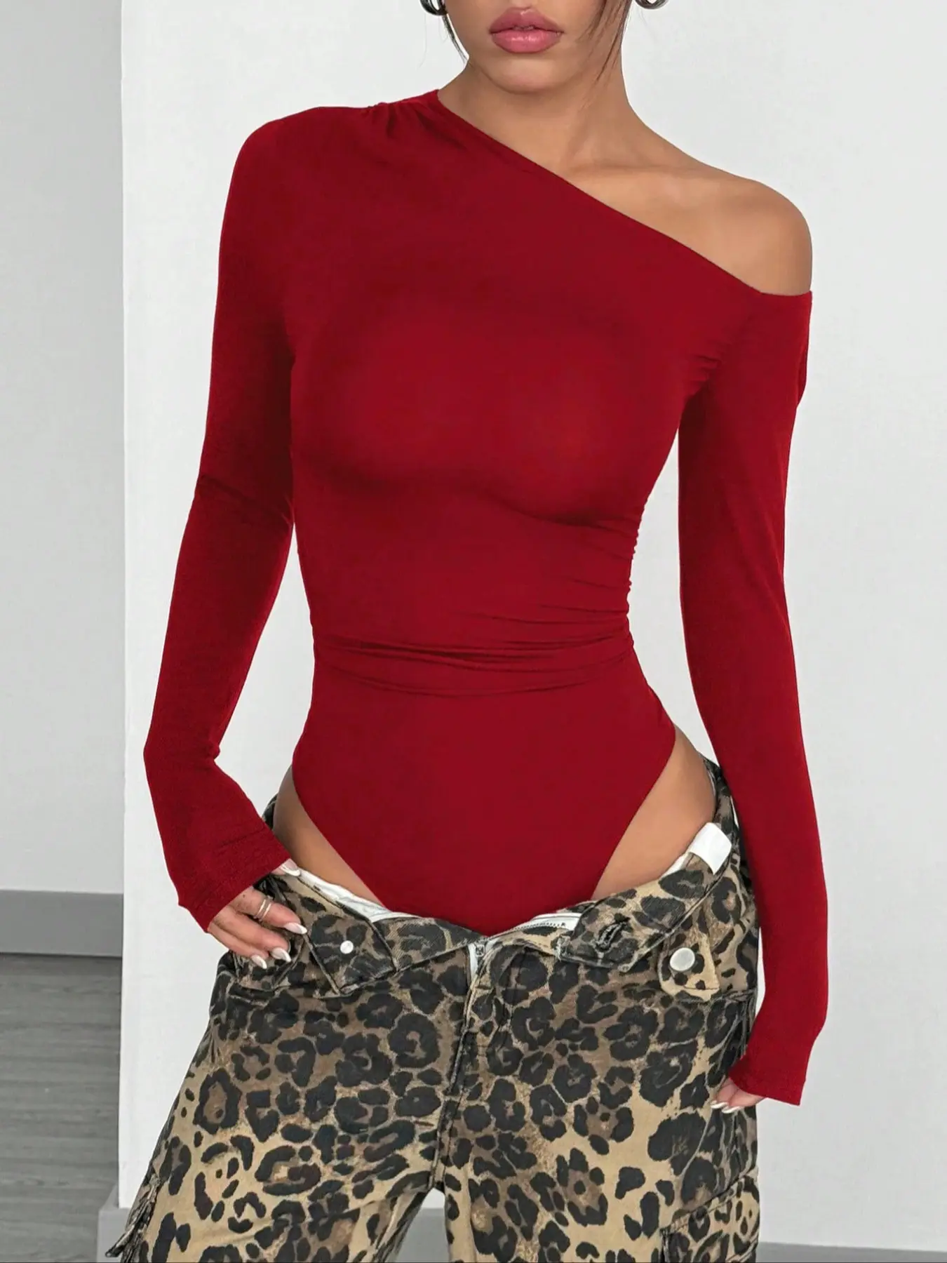 Women's Autumn Fashion Solid Color Fabric Asymmetrical Neckline One-Shoulder Fitted Long Sleeve Bodysuit, Minimalist Style for Casual Daily Wear Womenswear
