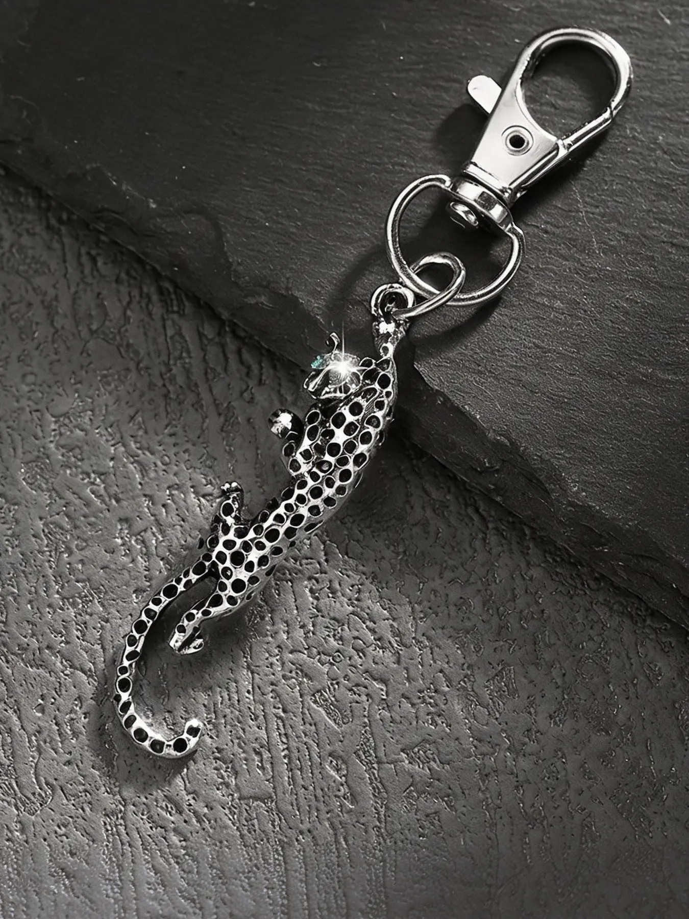 Three-Dimensional Leopard Metal Bag Charm, Exquisite Craftsmanship, Wear-Resistant, Scratch-Resistant, High-End Style Aesthetic Keychain, Zinc Alloy Keychain