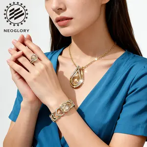 【NEOGLORY JEWELRY】 Fashionable women's Champagne-colored crystal Double Set Ring Double Set Pendant Necklace Diamond bracelet Three-piece jewelry set Gift box Luxurious and elegant jewelry strap jewelry box