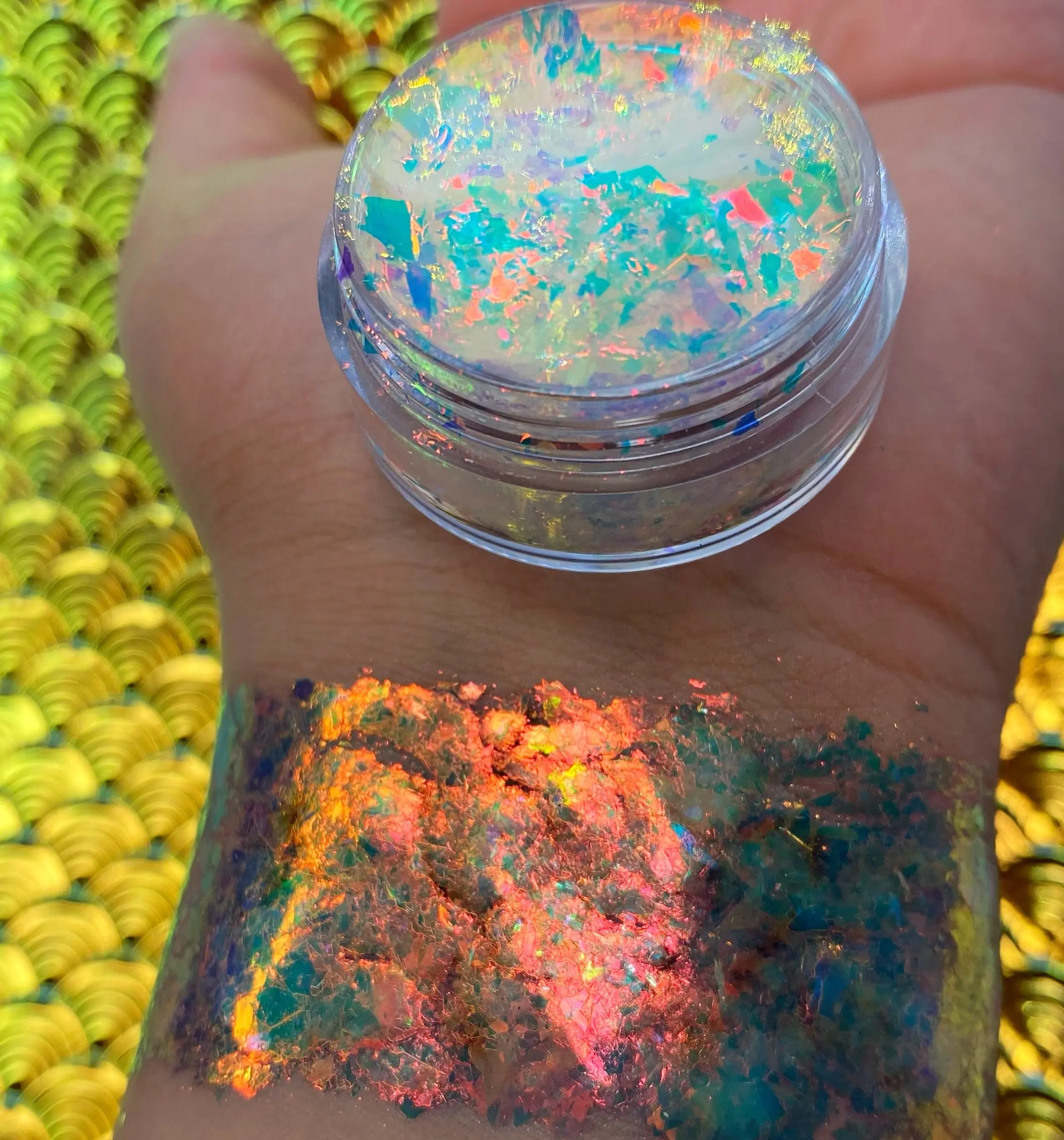 RYOKO DRAGON SCALE CHAMELEON FLAKES