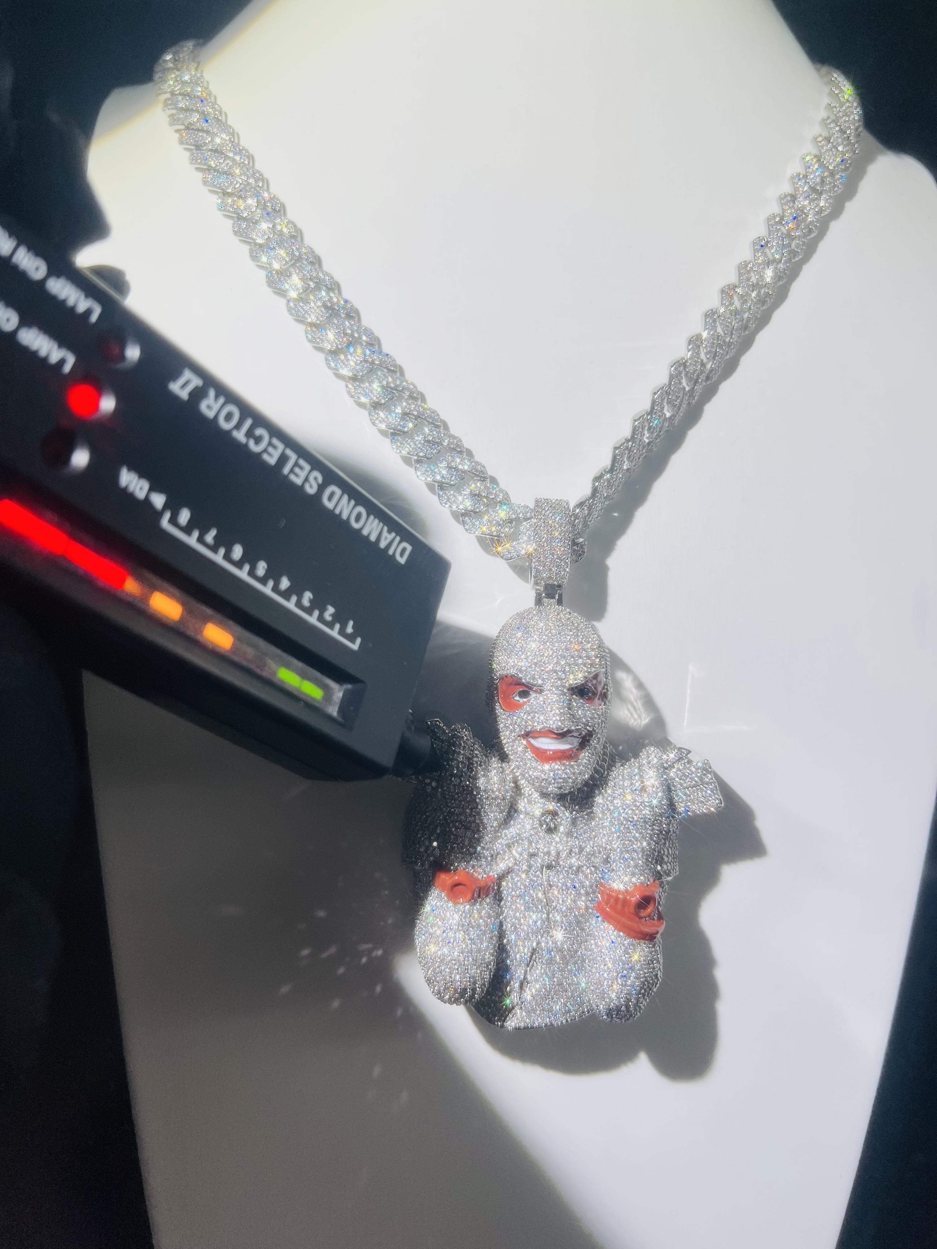 Personalized customized ice cold pendant, flying sky dollar bill thief face diamond inlaid pendant, hip-hop pendant, full of ice rap singer charm, wearing pendant accessories for large carnival parties, hip-hop classical pendant