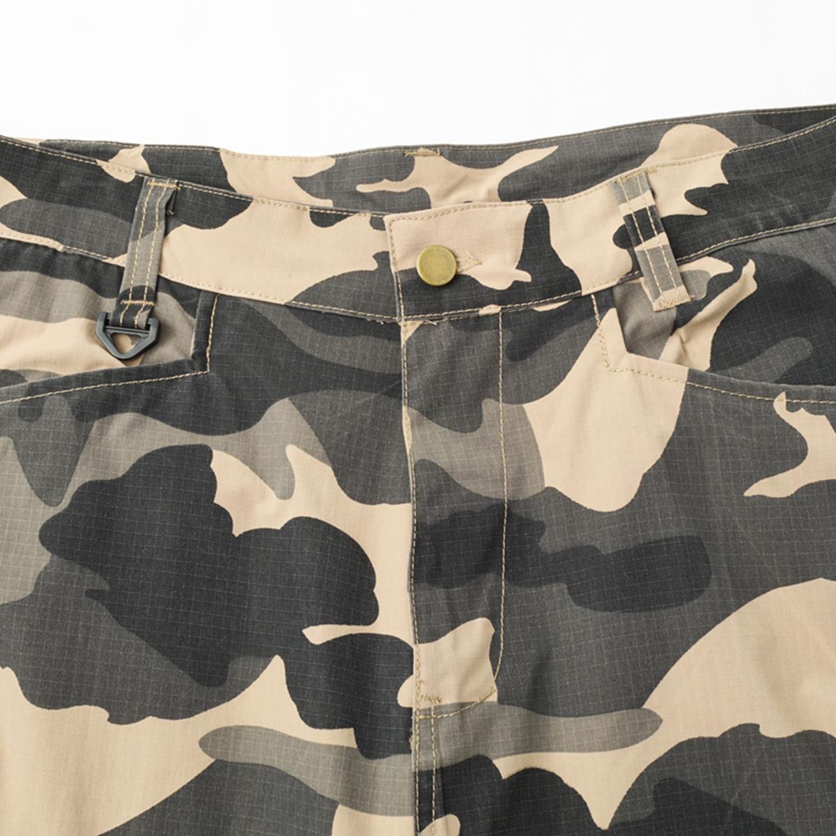 Heavyweight camouflage work pants that are durable and highly functional, featuring a camouflage pattern for work environments and spring use.