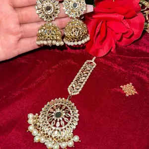 Sheesha Jhumka set with tikka